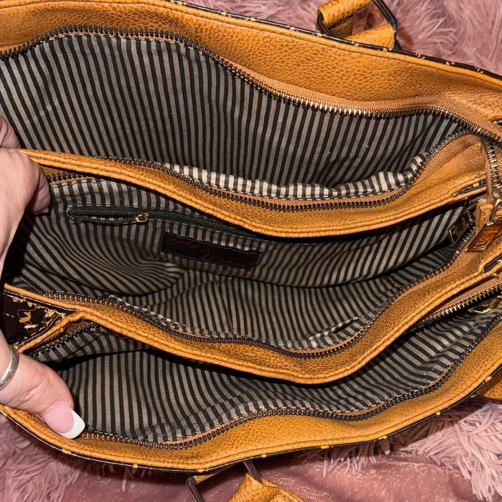 Baby Phat Black and Tan Shoulder Bag - Picture 4 of 7